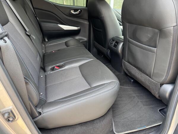 Nissan Navara 2.3 dCi N-Guard Auto 4WD Euro 6 4dr