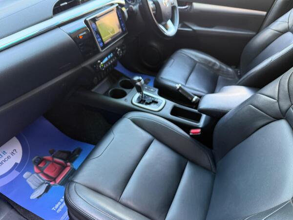 Toyota Hilux 2.4 D-4D Invincible Auto 4WD Euro 6 (s/s) 4dr (TSS) at 20th