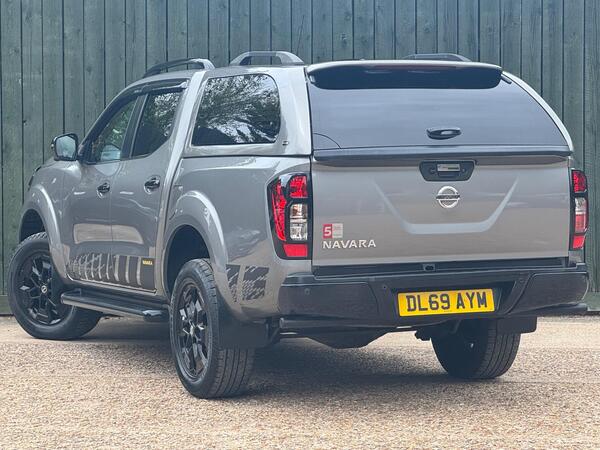 Nissan Navara 2.3 dCi N-Guard Pickup Double Cab 4dr Diesel Auto 4WD Euro 6 (190 ps)