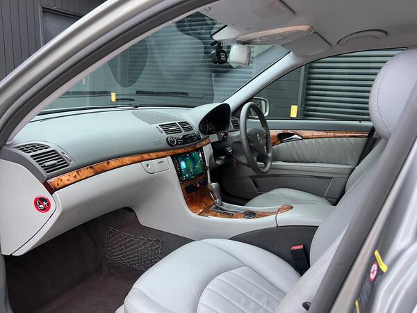 Mercedes-Benz E Class 3.5 E350 CGI Elegance G-Tronic 5dr - Image 3