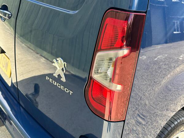 Peugeot Partner 1.5 BlueHDi 1000 Asphalt Standard Panel Van EAT8 SWB Euro 6 (s/s) 5dr at 49th