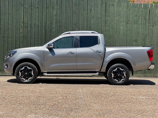 Nissan Navara 2.3 dCi Tekna Auto 4WD Euro 6 4dr at 10th