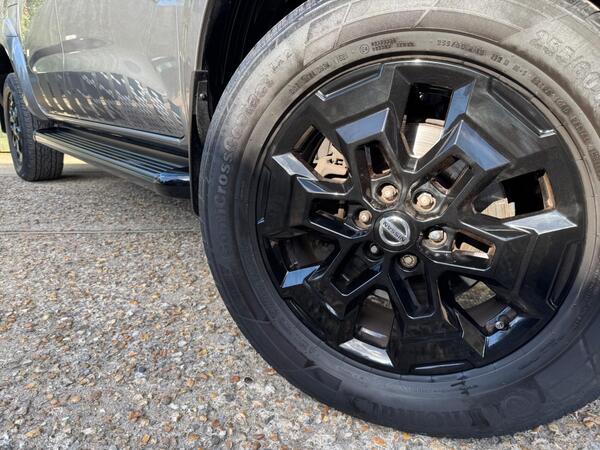 Nissan Navara 2.3 dCi N-Guard Auto 4WD Euro 6 4dr at 35th