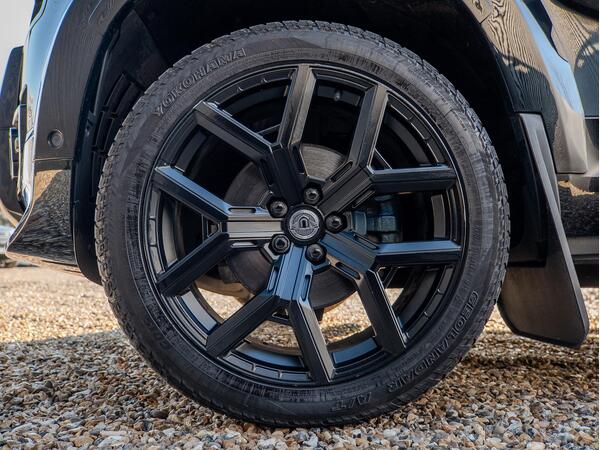 LAND ROVER DEFENDER X-DYNAMIC SE D MHEV A - Image 28