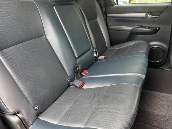 Toyota Hilux 2.8 D-4D Invincible X 4WD Euro 6 (s/s) 4dr at 32th