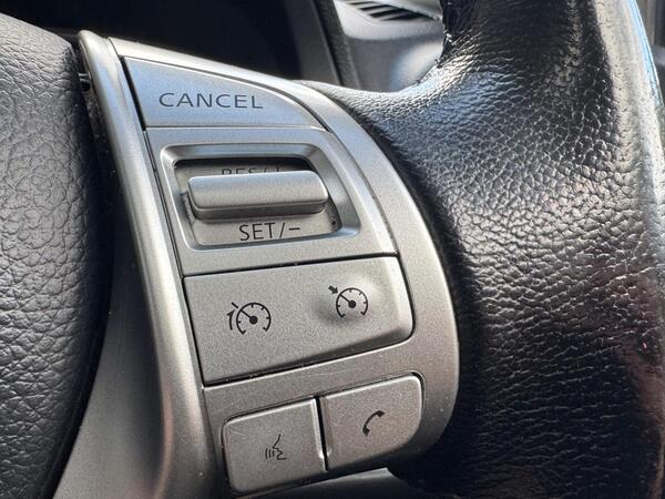 Nissan Navara 2.3 dCi N-Guard Auto 4WD Euro 6 4dr at 22th