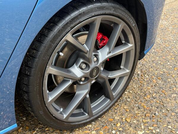 Ford Focus 2.3T EcoBoost ST Euro 6 (s/s) 5dr at 42th