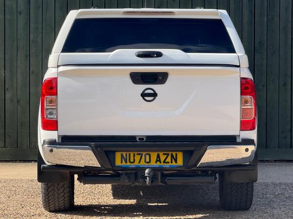 Nissan Navara 2.3 dCi Tekna Auto 4WD Euro 6 4dr at 15th