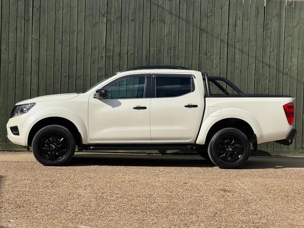 Nissan Navara 2.3 dCi N-Guard Auto 4WD Euro 6 4dr at 9th