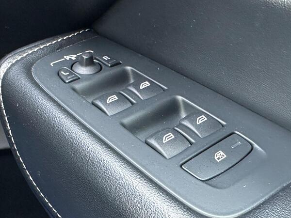 Volvo XC60 2.0 D4 R-Design Pro Auto AWD Euro 6 (s/s) 5dr at 23th