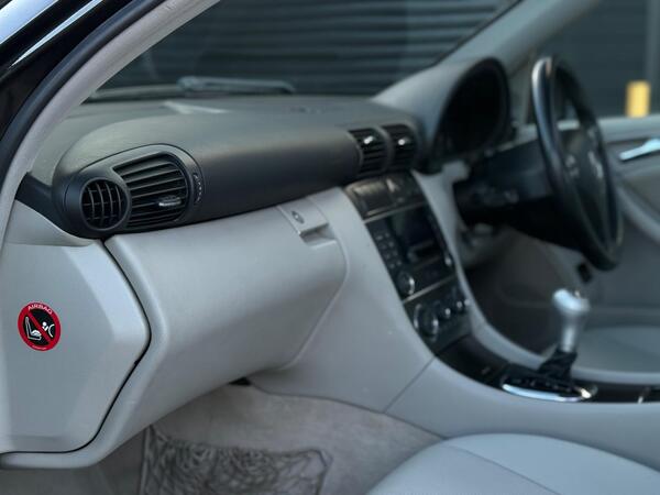 Mercedes-Benz C Class 1.8 C180 Kompressor SE 2dr - Image 3