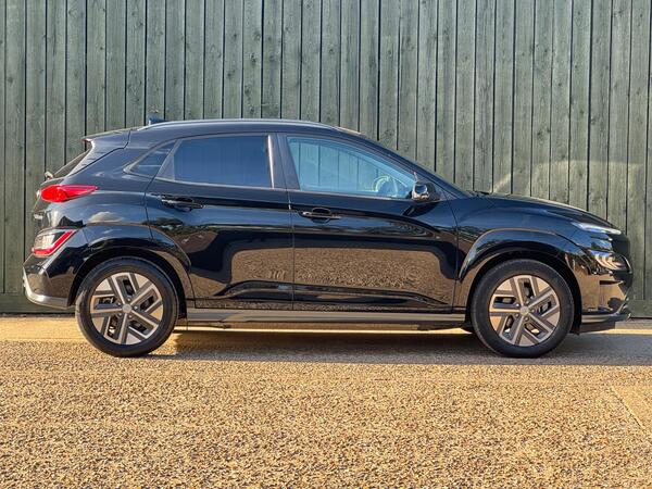 Hyundai KONA 64kWh Premium Auto 5dr (10.5kW Charger)