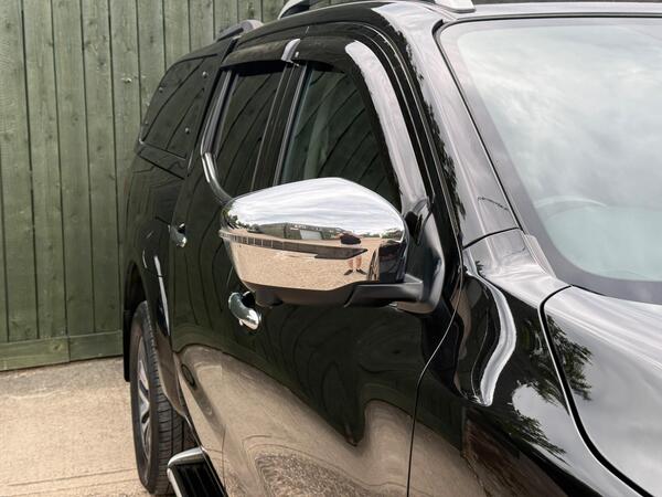 Nissan Navara 2.3 dCi Tekna 4WD Euro 6 (s/s) 4dr