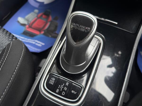 Mitsubishi Outlander 2.4h TwinMotor 13.8kWh Design CVT 4WD Euro 6 (s/s) 5dr at 24th