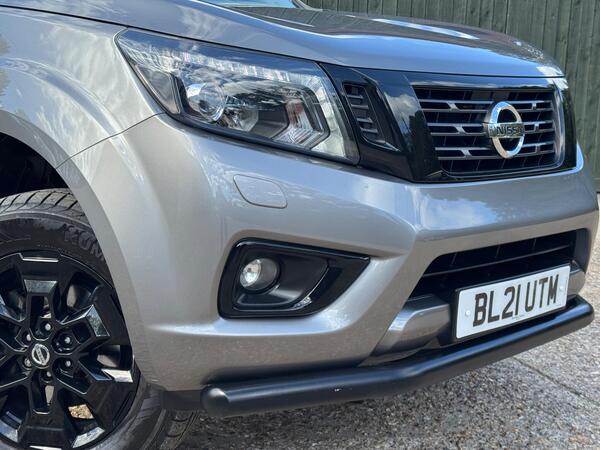 Nissan Navara 2.3 dCi N-Guard Auto 4WD Euro 6 4dr at 44th