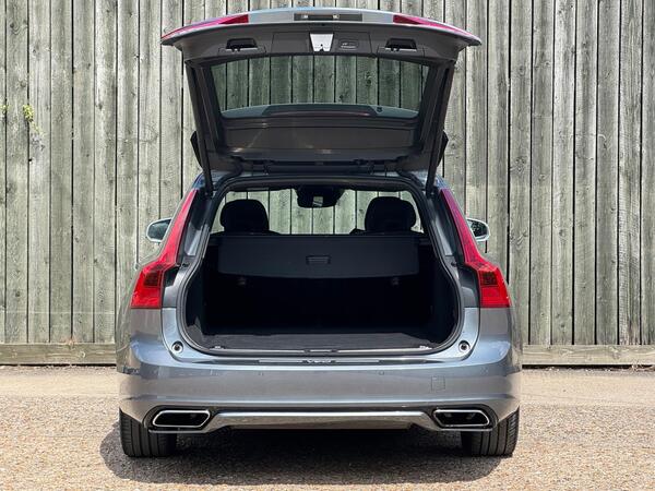 Volvo V90 2.0 D4 R-Design Auto Euro 6 (s/s) 5dr at 43th