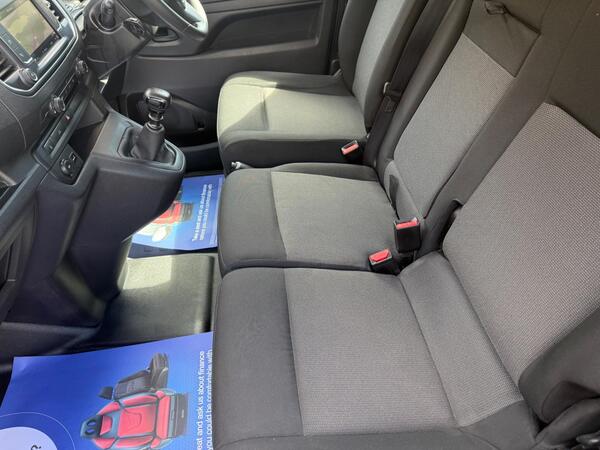 Peugeot Expert 2.0 BlueHDi 1400 Asphalt Premium + Standard Panel Van MWB Euro 6 (s/s) 6dr at 11th