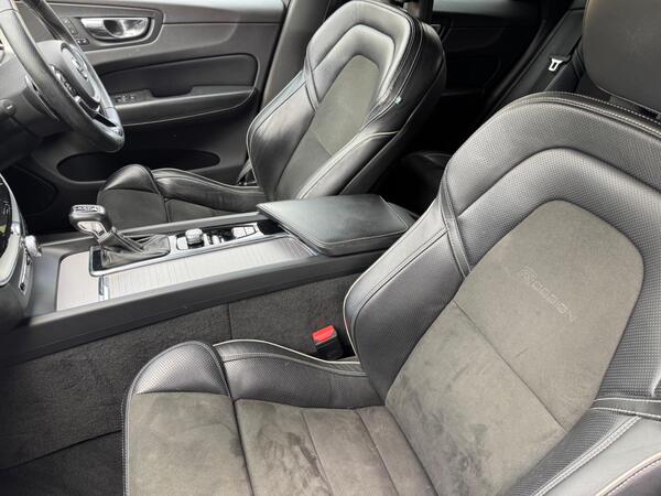 Volvo XC60 2.0 D5 PowerPulse R-Design Pro Auto AWD Euro 6 (s/s) 5dr