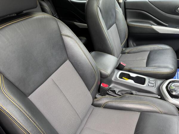 Nissan Navara 2.3 dCi N-Guard Pickup Double Cab 4dr Diesel Auto 4WD Euro 6 (190 ps)