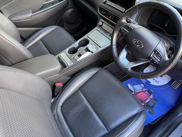 Hyundai KONA 64kWh Premium SE Auto 5dr (7kW Charger)