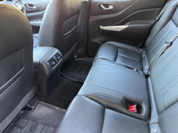 Nissan Navara 2.3 dCi Tekna Auto 4WD Euro 6 4dr at 14th