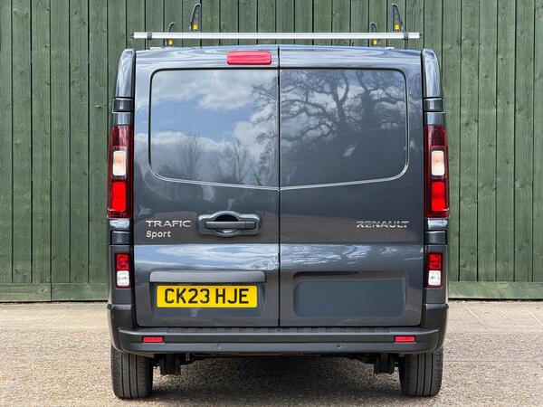 Renault Trafic 2.0 dCi Blue LL30 Sport Crew Van L2 H1 Euro 6 (s/s) 6dr at 18th