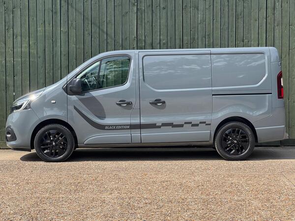 Renault Trafic 2.0 dCi ENERGY 28 Black Edition SWB Standard Roof Euro 6 (s/s) 5dr at 11th