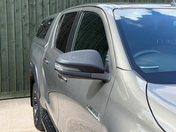 Toyota Hilux 2.8 D-4D Invincible X Auto 4WD Euro 6 (s/s) 4dr at 38th