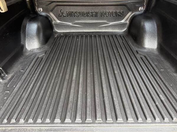 Mitsubishi L200 2.4 DI-D DC Barbarian Auto 4WD Euro 6 4dr at 38th
