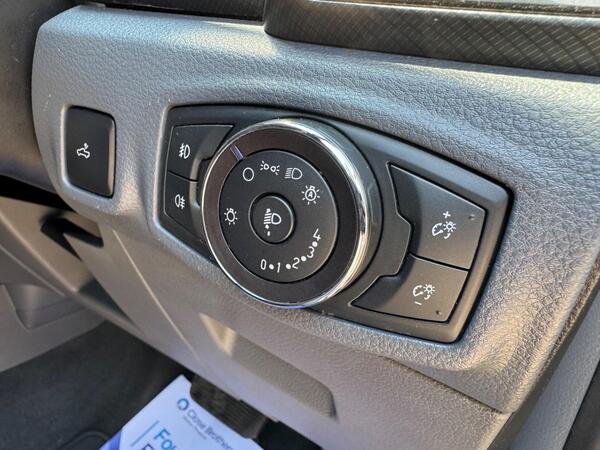 Ford Ranger 3.2 TDCi Wildtrak Auto 4WD Euro 5 4dr at 36th