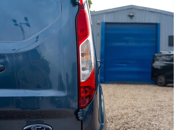 FORD TRANSIT CONNECT 240 LTD TDCI A - Image 9