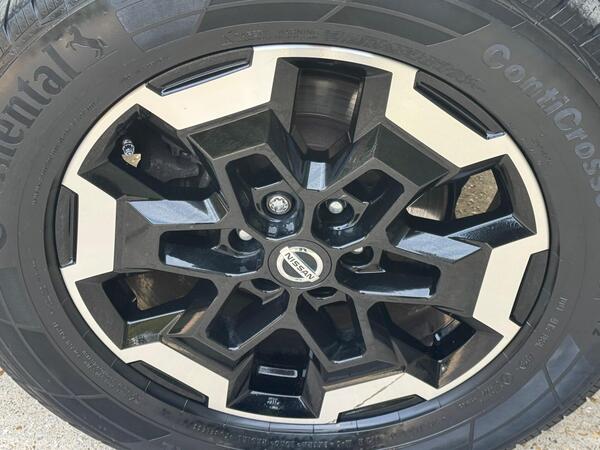 Nissan Navara 2.3 dCi Tekna Auto 4WD Euro 6 4dr