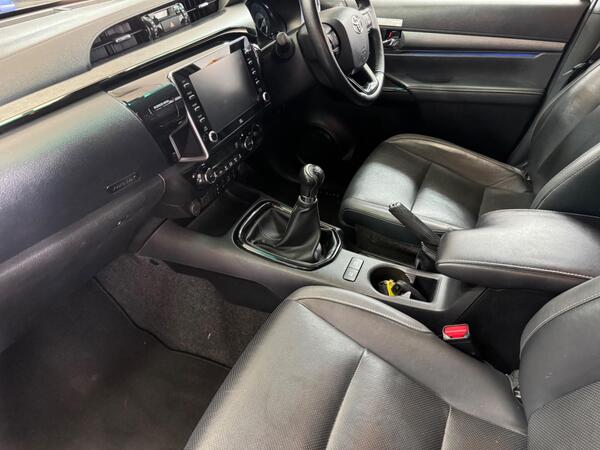 Toyota Hilux 2.8 D-4D Invincible X 4WD Euro 6 (s/s) 4dr at 8th
