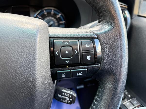 Toyota Hilux 2.8 D-4D Invincible X Auto 4WD Euro 6 (s/s) 4dr at 31th