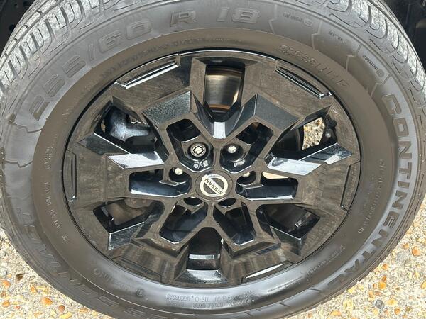 Nissan Navara 2.3 dCi N-Guard 4WD Euro 6 (s/s) 4dr at 26th