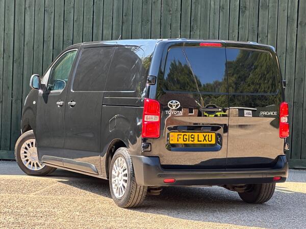 Toyota ProAce 1.6D Icon Medium Panel Van MWB Euro 6 (s/s) 6dr at 7th