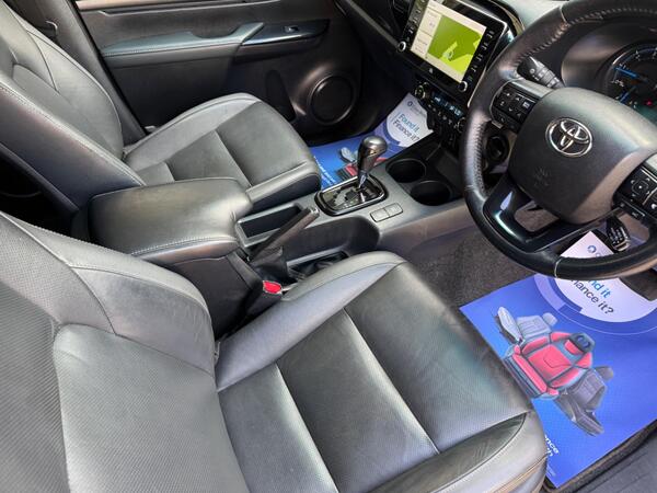Toyota Hilux 2.8 D-4D Invincible X Auto 4WD Euro 6 (s/s) 4dr at 7th