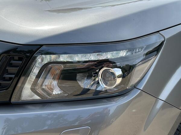 Nissan Navara 2.3 dCi N-Guard Pickup Double Cab 4dr Diesel Auto 4WD Euro 6 (190 ps)