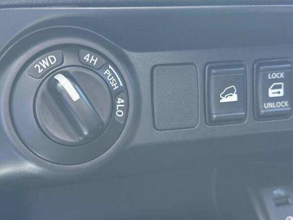Nissan Navara 2.3 dCi N-Guard 4WD Euro 6 (s/s) 4dr at 26th