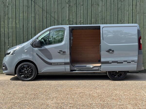 Renault Trafic 2.0 dCi ENERGY 28 Black Edition SWB Standard Roof Euro 6 (s/s) 5dr at 9th