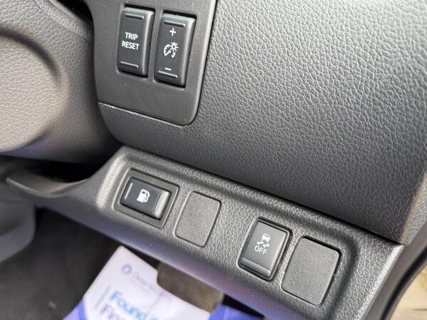 Nissan Navara 2.3 dCi N-Guard Auto 4WD Euro 6 4dr at 24th