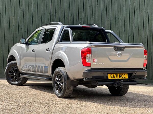 Nissan Navara 2.3 dCi N-Guard Pickup Double Cab 4dr Diesel Auto 4WD Euro 6 (190 ps)