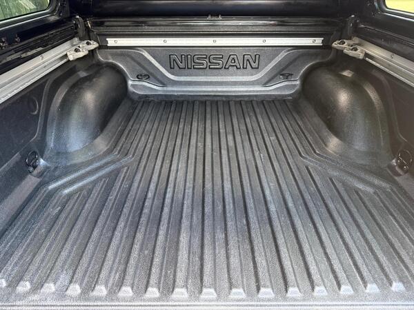 Nissan Navara 2.3 dCi N-Guard Auto 4WD Euro 6 4dr at 45th