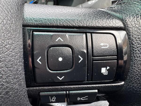 Toyota Hilux 2.8 D-4D Invincible X 4WD Euro 6 (s/s) 4dr at 20th
