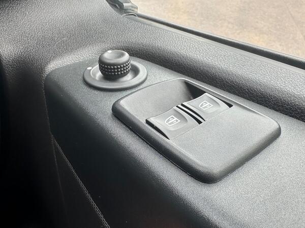 Renault Trafic 2.0 dCi ENERGY 28 Sport SWB Standard Roof Euro 6 (s/s) 5dr at 18th