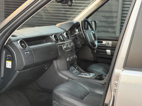 Land Rover Discovery 4 3.0 SD V6 XS Auto 4WD Euro 5 5dr - Image 3