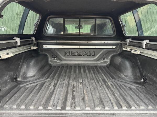 Nissan Navara 2.3 dCi N-Guard Auto 4WD Euro 6 4dr at 36th