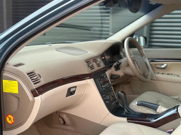 Volvo S80 2.4 SE 4dr - Image 3