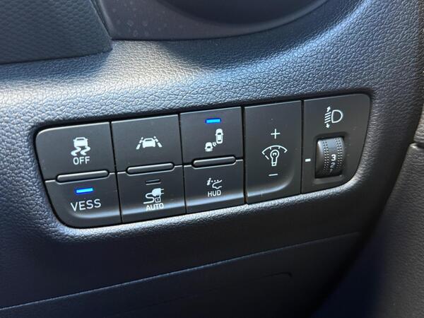 Hyundai KONA 64kWh Premium SE Auto 5dr (7kW Charger)