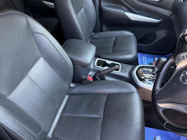 Nissan Navara 2.3 dCi Tekna Auto 4WD Euro 6 4dr at 4th